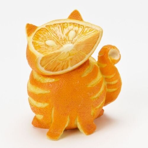 Une clementine sculptee en forme de petit chat - clementine sculptee une orange ou une clementine qui a la forme d un mignon petit chat