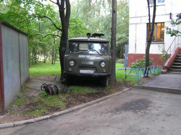 Au moins ou elle est on lui la volera pas :p - dumb parking