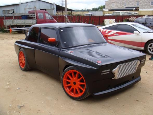 Tuning bizarre ?! On dirait un jouet lol - extrem tuning
