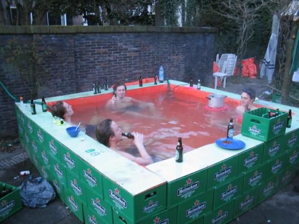 Une piscine Heineken - heineken pool