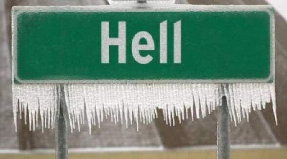 Eh ben il fait froid en enfer ! :p - un panneau marque hell avec des stalactites en dessous